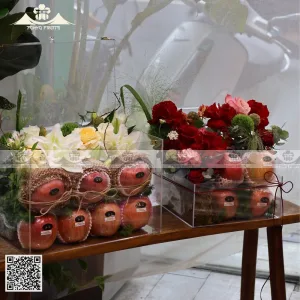 Giỏ Trái Cây Hoa Đỏ Tươi